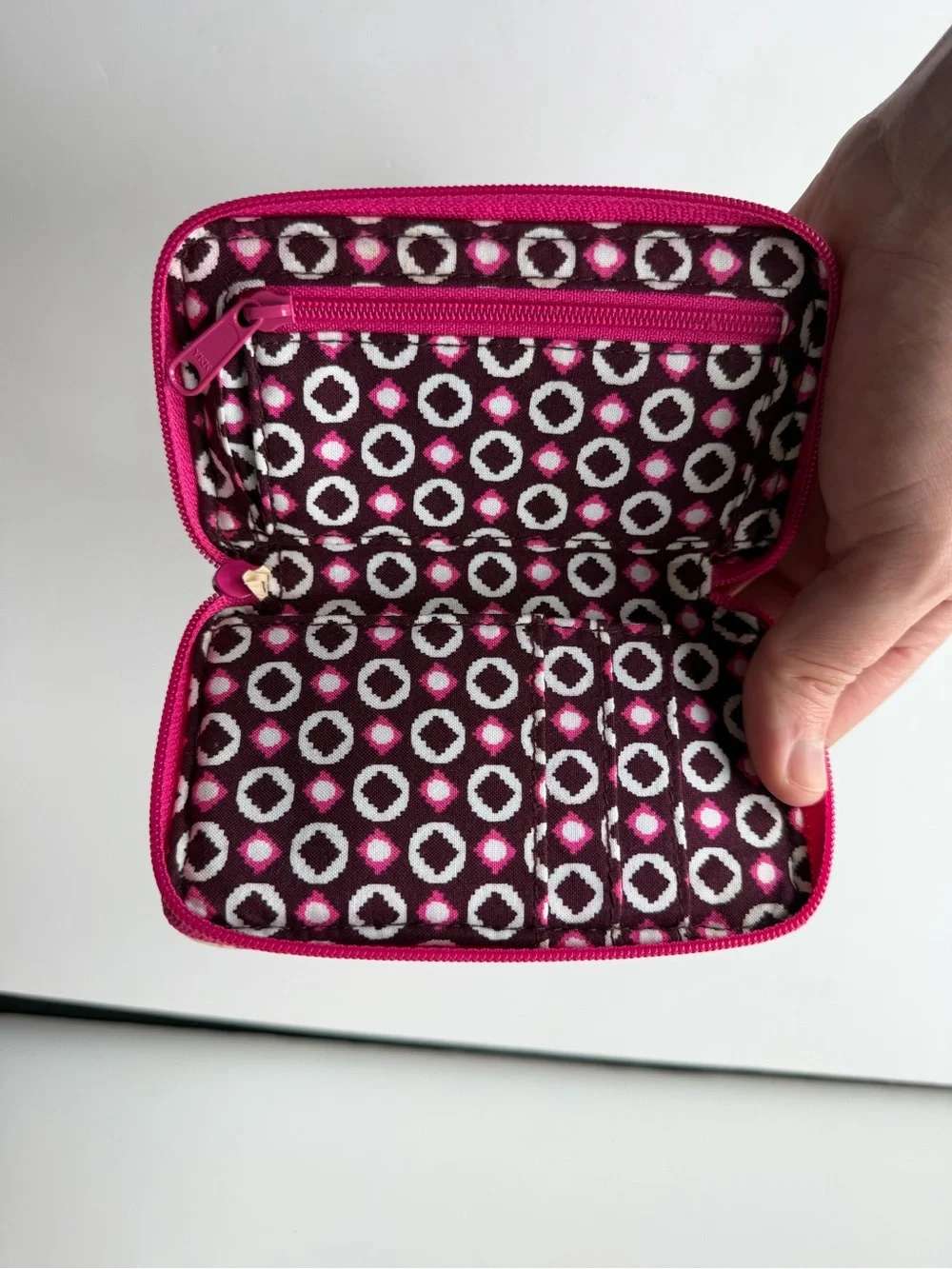 VERA BRADLEY - All in One Zip Wristlet Clear Id- Cupcakes Pink - Great Condition